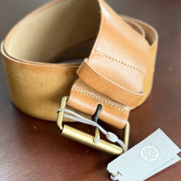Hoss Intropia Accessories - Women's Tan Leather Belt with Brass-Tone Buckle